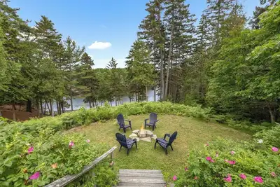 Image de Moon River Retreat - Riverfront!