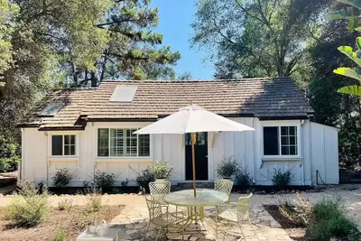 Image de Charming Montecito Garden Cottage