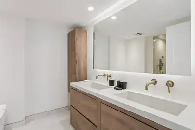 Image de Luxury Dt Escape 3Bed2Bath! Pool |Gym |Parking