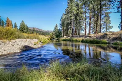 Image de Mountain Riverview Cliff House in The Lost Sierra