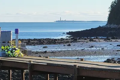 Image de Walk to Pigeon Hill Bay: Coastal Maine Cottage