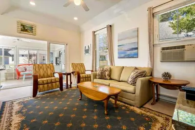 Image de Summer Village Cottage: pool, hot tub, pickleball, game room & seacoast trolley