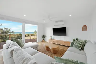 Image de Glen Isla Seaside- Sleeps 14, bay views, beach access, perfect for families.