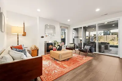 Image de Serene Auburn Retreat 3br Home with Private Rose Garden