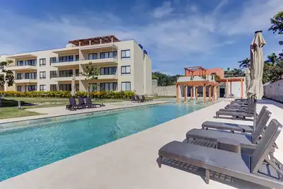 Image de Garden-view condo w/ pool & gym access