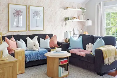 Image de Palm Rose inspired 2Br Home Near NoDa & Uptown + Quiet Area and Sleeps 4