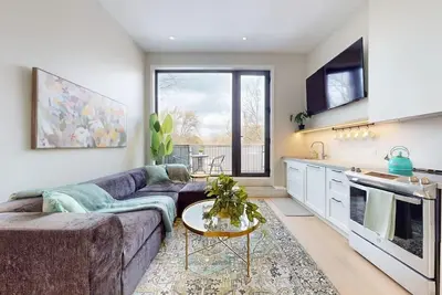 Image de Lux 2025 Townhome - 10 Min to Downtown - Free Parking - 2 Kitchens