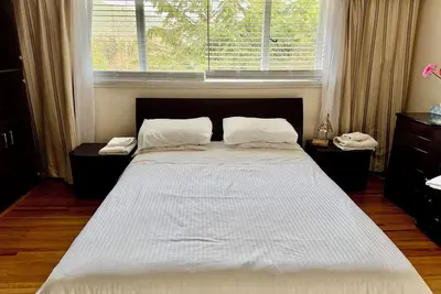 Peaceful Room West Vancouver