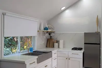 Image de Serene 1-bedroom modern cottage in Keaau perfect for a relaxing getaway.