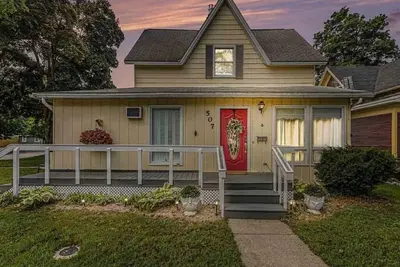 Image de Walk to Downtown & Beach • Luxury 3br Charlevoix Retreat