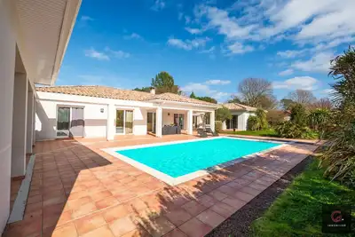 Image de Villa contemporaine avec piscine à Sanguinet 8 pers
