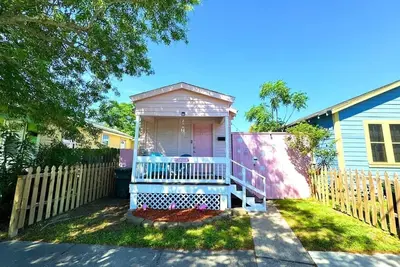 Image de Flamingo- A Tiny Home With A Big Personality
