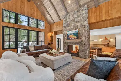 Image de Acorn Alley- brand new- sleeps 12