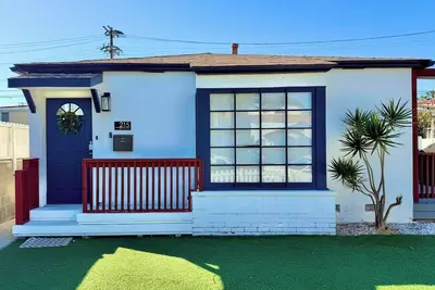 Image de Coastal Cozy Home | Hot Tub • Walk to Beach& Bars