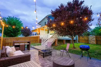 Image de Spacious City Home I Fenced Backyard | Firepit