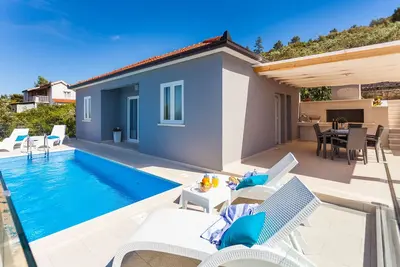Image de Maison près de la mer avec la piscine Baie Bristva, Korcula (K-25192)