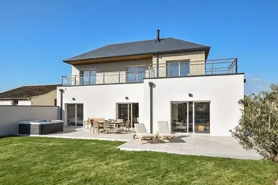 Image de Charmante maison à Creances avec sauna