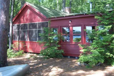 Lakefront Cottage with Gorgeous Views