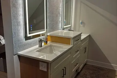 Image de Cozy and Serene Country 3 bedroom Home - less than 4 miles to lake access!