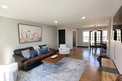 Image de The Jayhawks Nest-On Campus-Sleeps 8