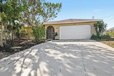 Image de 3-bedroom villa in amazing Cape Coral with cool Ac