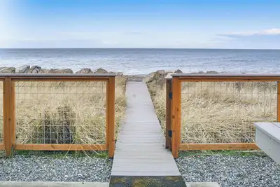 Image de Sequim Shoreline Retreat w/ 2 Decks: Dogs Welcome!