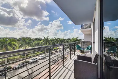 Image de Steps to Dtwn Doral Park: Modern Group Retreat!