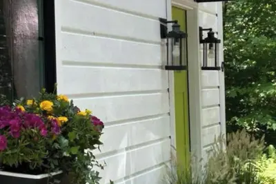 Image de The Cottage at Whispering Pines - Short Stroll to the Village! ! !