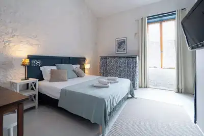 Image de Grand gite climatisé 6Pers avec piscine dans un parc à proximité de la Rochelle