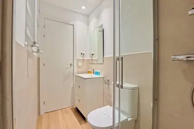 Image de Spacious and bright modern apartment near downtown