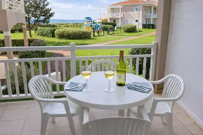 Image de T2 cosy vue mer dans résidence de tourisme