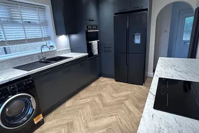 Image de 4 bed high standard home in The Lane District.