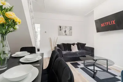 Image de 4 Mins to Anfield | Flex Beds | Bath & Shower | Tv