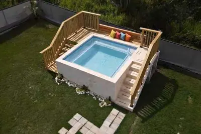 Private pool 6 min walk to beach