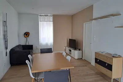 Image de Maison spacieuse et chaleureuse au centre ville. Tout est accessible à pied.