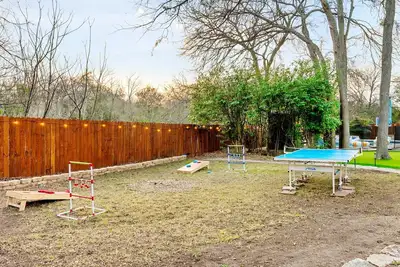 Image de Fam Fun @ Setting Sun: Pool | Theater | Game Room