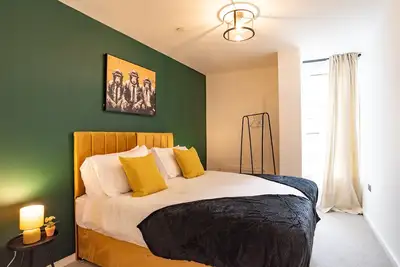 Image de Appartement-Appartement-Sdb privée avec baignoire et douche-Vue sur Rue-Folke. . .