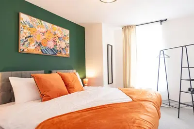 Image de Appartement-Appartement-Sdb privée avec baignoire et douche-Vue sur Rue-Folke. . .