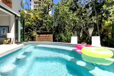 Image de Papi's Tropical Pool Paradise