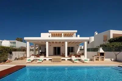 Image de New! Villa Lina - Quatre Chambres Villa, Couchages 8