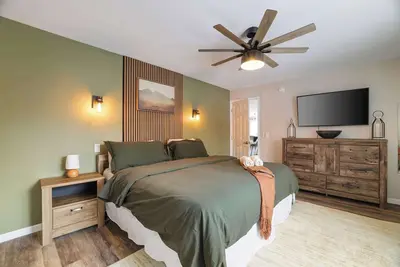 Image de Camp168 | Hot Tub, Theater, Sleeps 20, 7 Bdrm