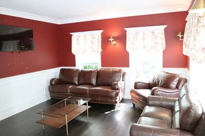 Image de Luxury 2br Home | 2. 5 Baths & Modern Comfort