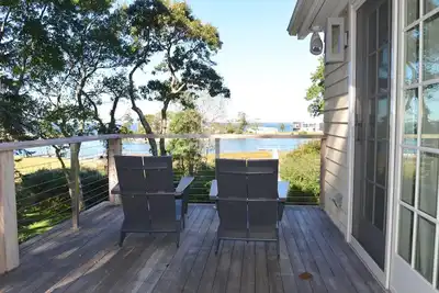 Image de Charming Southampton Home, Waterfront views, perfect for groups seeking. . .