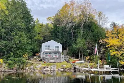Image de Waterfront 3-bed Lake House in Alton Bay