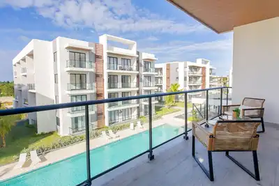 2 rooms with pool view and gym