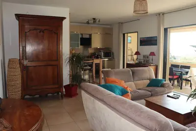 Image de Appartement T3, grande terrasse vue sur parc arboré, à 5' centre ville et plages