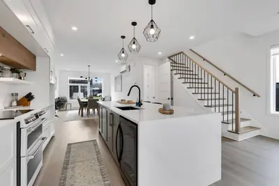 Image de Luxury 3br Escape – Jacuzzi & High-Speed Wi-Fi -1