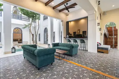 Image de Boutique Lux 16 Bdrs - Retreat  wedding  venues