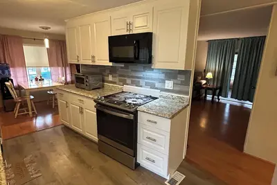 Image de 1-bedroom mfg home in Colony Cove. An 55+ Adult Community. No pets w/o review.