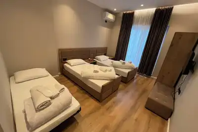 Image de Fabulous 4-bedroom apartment with Ac in charming Ersekë